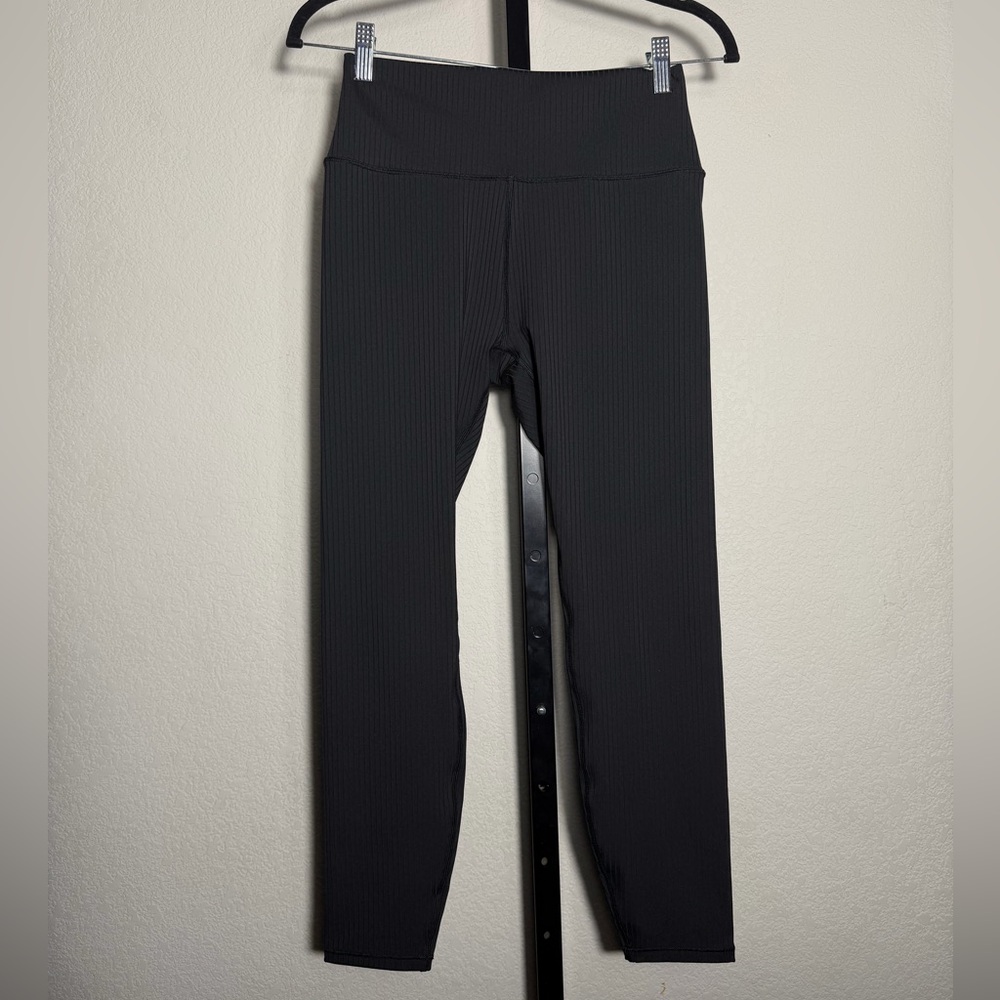 Vuori Inversion Rib Legging Retails $108 - Picture 4 of 7